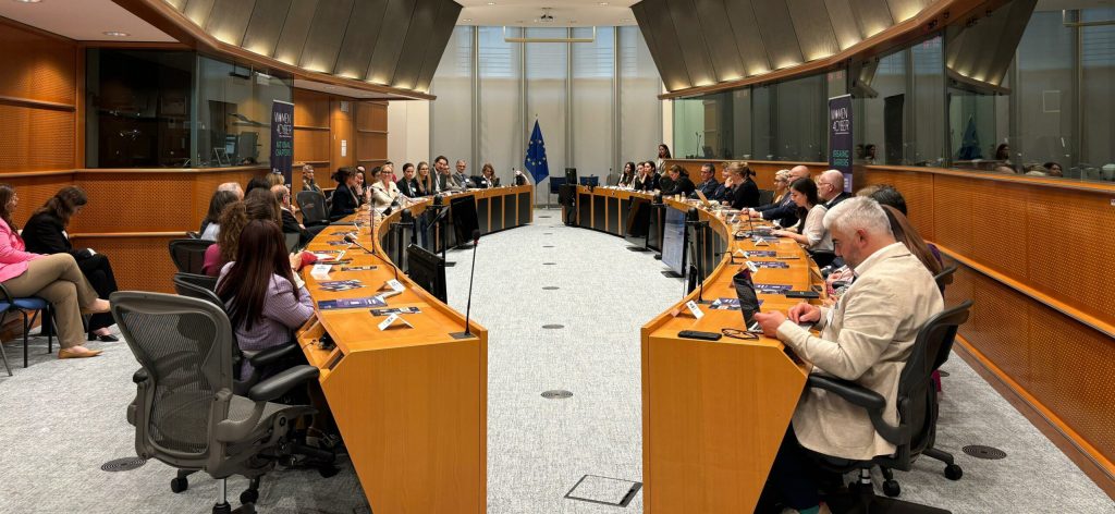 Deltagere ved Women4Cyber-arrangement i Europaparlamentet